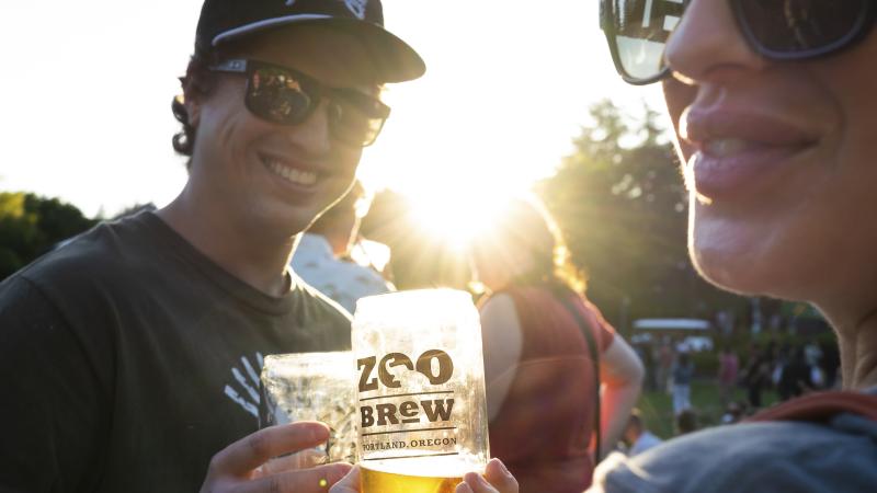 sq-couple-drinking-zoo-brew-sun