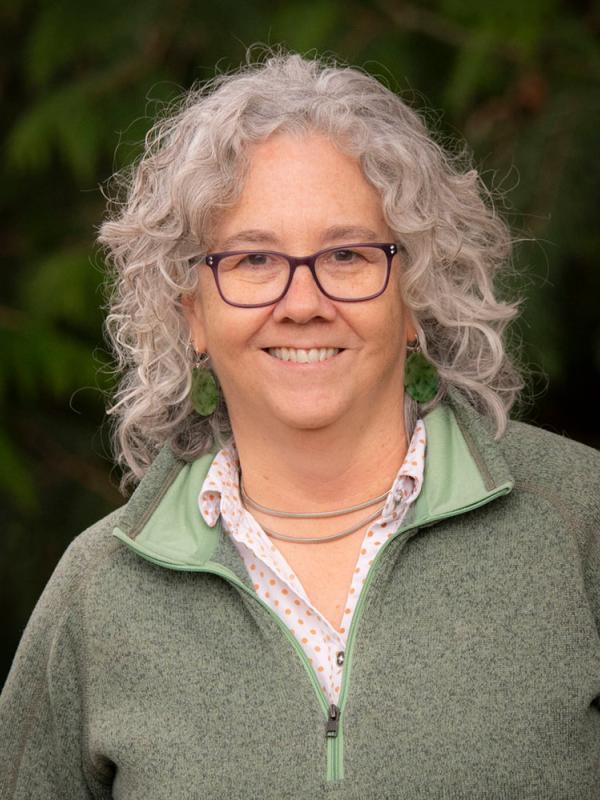 Headshot of Beth Redmond-Jones